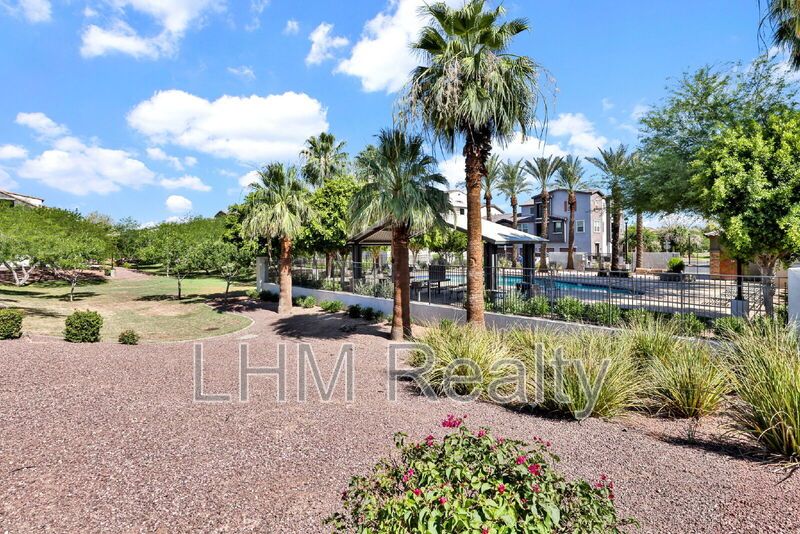Modern 2 Bed Condo with Granite Countertops in Phoenix, AZ! property image
