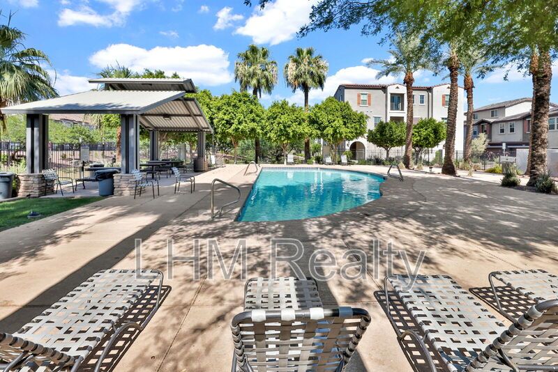 Modern 2 Bed Condo with Granite Countertops in Phoenix, AZ! property image