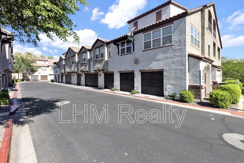 Modern 2 Bed Condo with Granite Countertops in Phoenix, AZ! property image