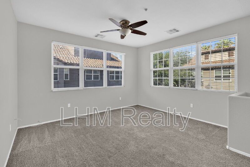 Modern 2 Bed Condo with Granite Countertops in Phoenix, AZ! property image