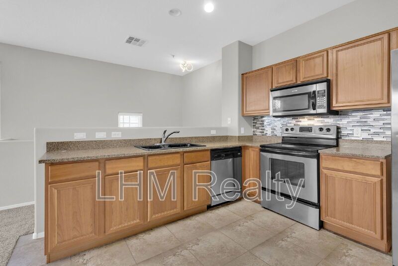 Modern 2 Bed Condo with Granite Countertops in Phoenix, AZ! property image