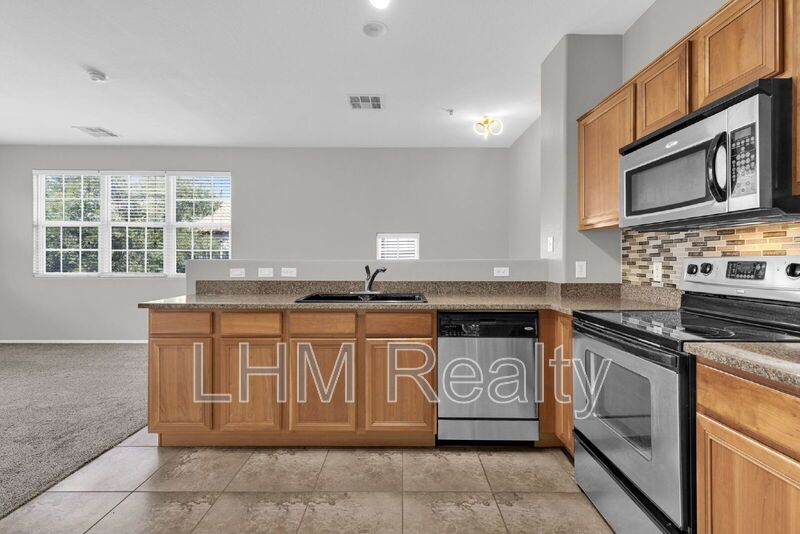 Modern 2 Bed Condo with Granite Countertops in Phoenix, AZ! property image