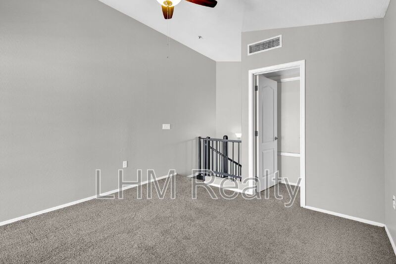 Modern 2 Bed Condo with Granite Countertops in Phoenix, AZ! property image