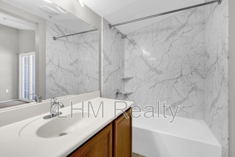 Modern 2 Bed Condo with Granite Countertops in Phoenix, AZ! property image