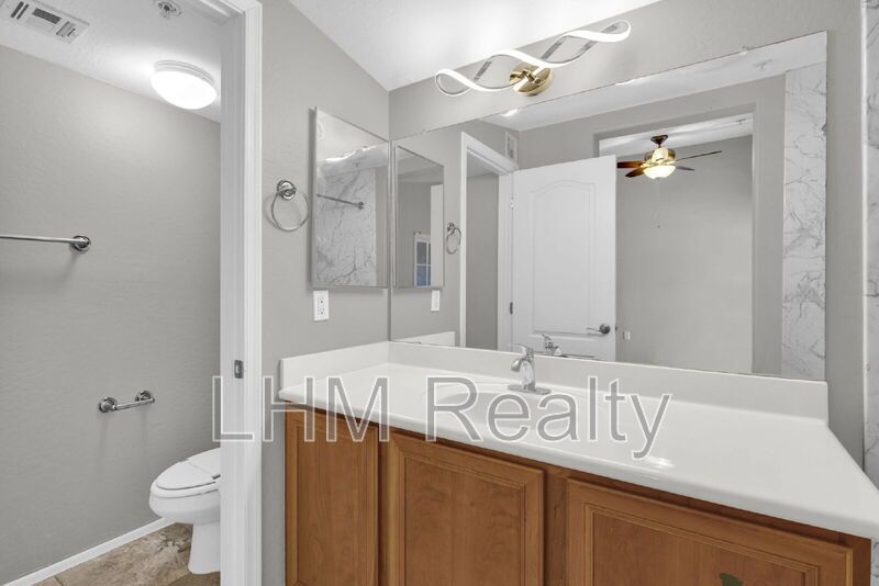 Modern 2 Bed Condo with Granite Countertops in Phoenix, AZ! property image