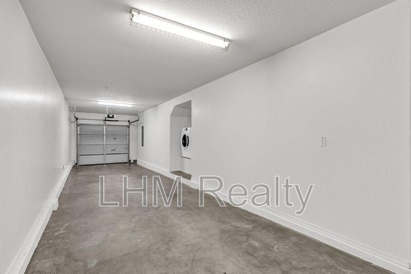 Modern 2 Bed Condo with Granite Countertops in Phoenix, AZ! property image