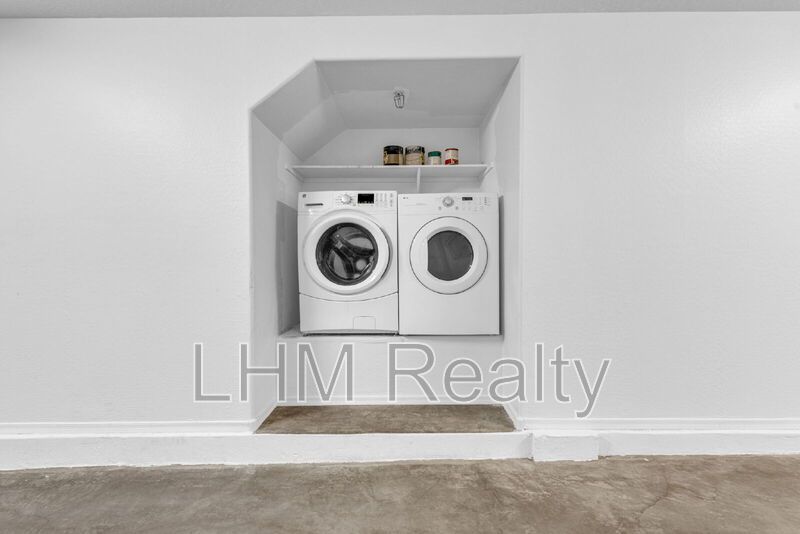 Modern 2 Bed Condo with Granite Countertops in Phoenix, AZ! property image